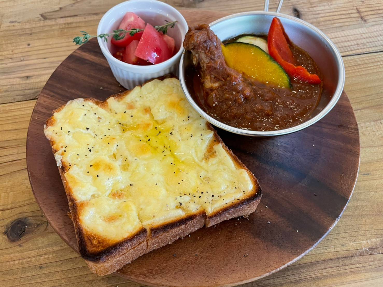 厚切りチーズトーストのカレープレート】はじめます。